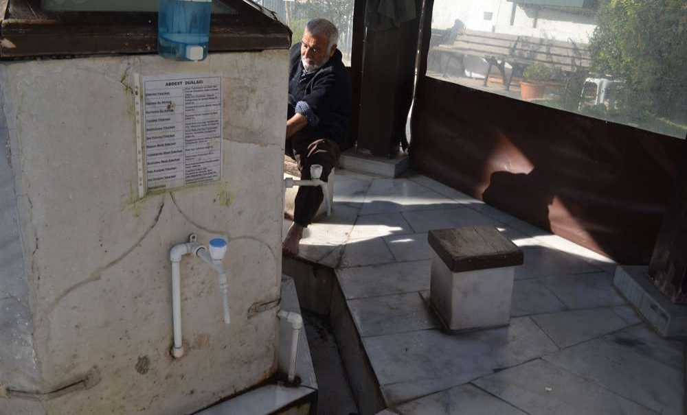 Tarihi Fatih Camisinde Hırsızlar Kol Geziyor