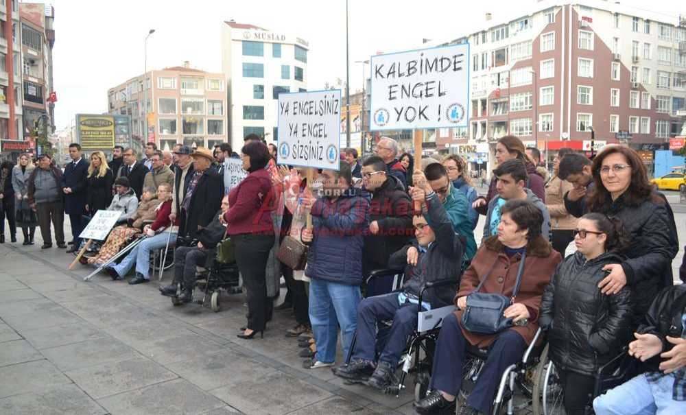 İki Ayrı Etkinlik Engelliler Gününe Yakışmadı
