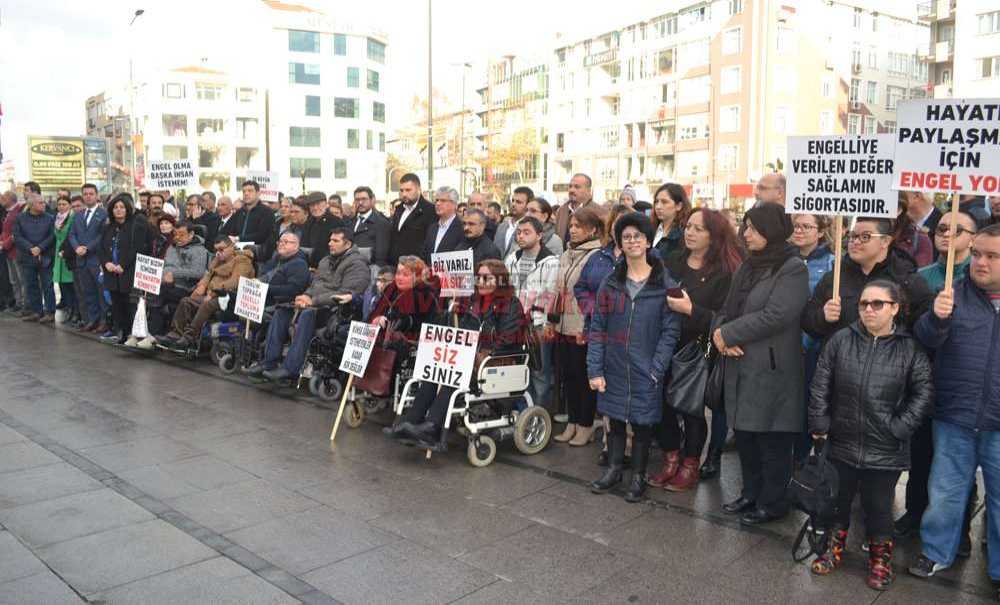 İki Ayrı Etkinlik Engelliler Gününe Yakışmadı