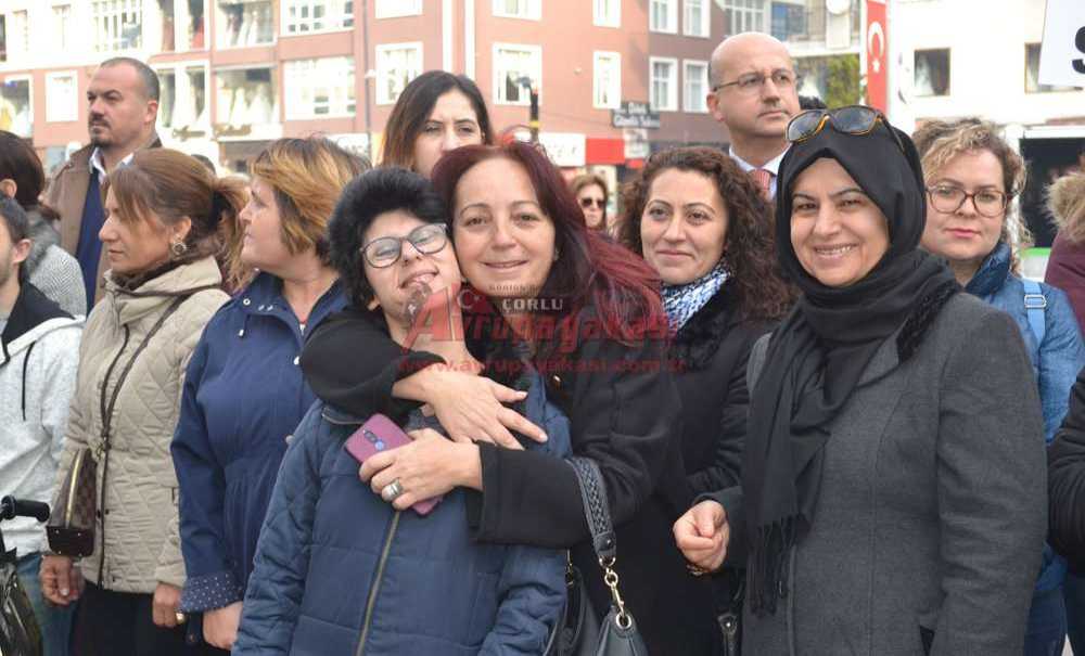 “Öncelikle Zihinlerdeki Engelleri Ortadan Kaldırmalıyız”