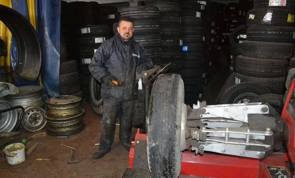 Oto Lastikçilerinde Hummalı Çalışma Sürüyor