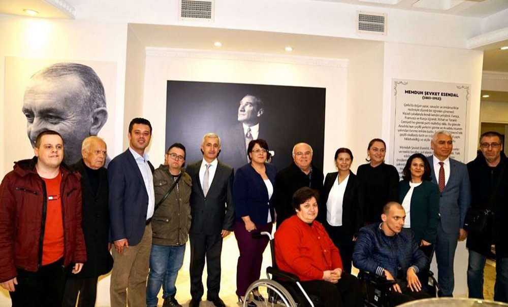 Engelliler Yararına Tiyatro Oyunu Sahnelendi