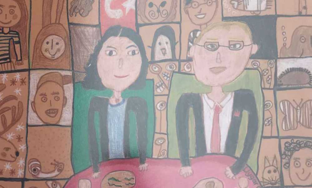 Sarılı Çiftini Mutlu Eden Resim