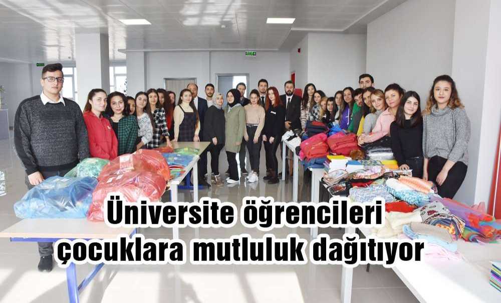 Üniversite Öğrencileri Çocuklara