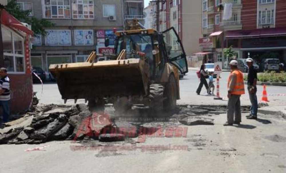Çorlu Belediyesi Asfaltlamaya Devam Ediyor