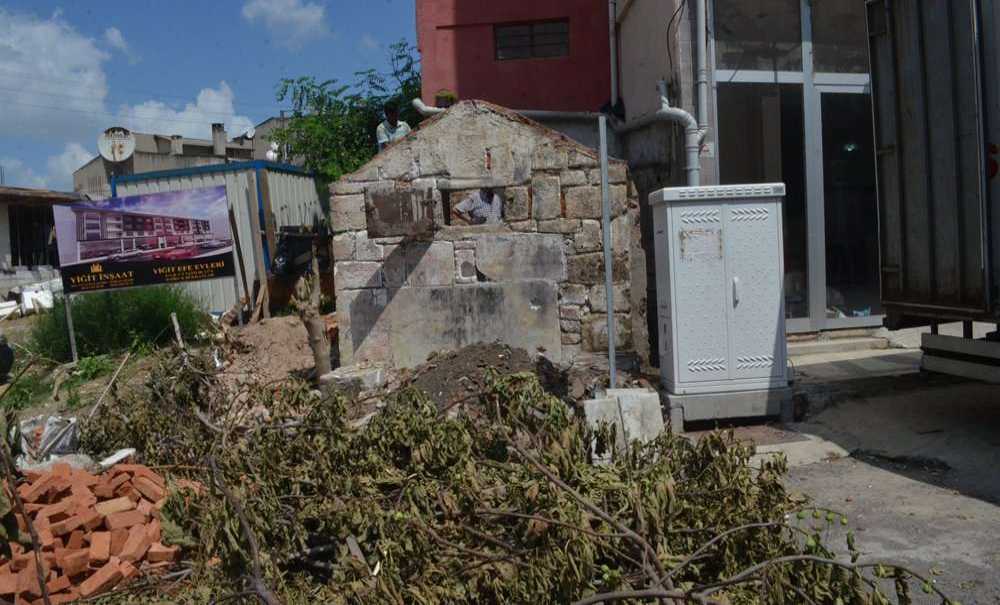 Tarihi Çeşme'nin Restorasyonu Yarım Kaldı