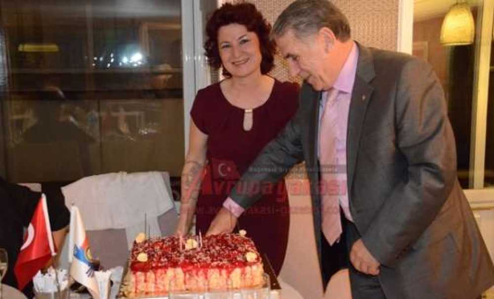 Oğlundan Annesine Sürpriz Doğum Günü