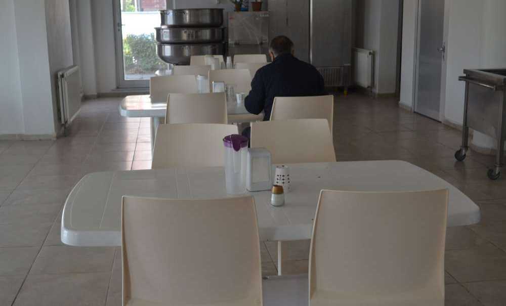 Vatandaşlar Aşevi'ne Gelerek Sıcak Yemeklerini Yiyebiliyorlar