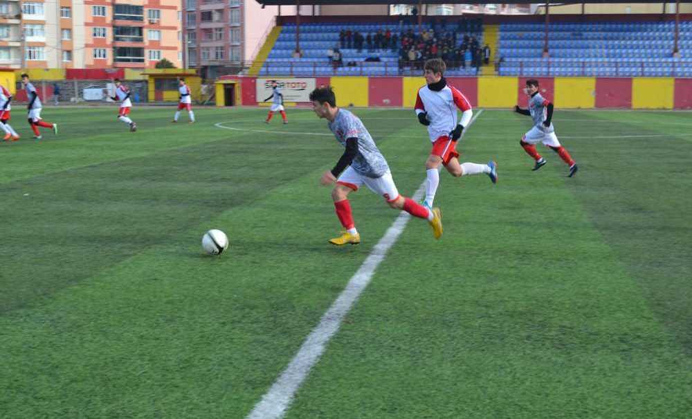 Liseler Arası Futbol Müsabakaları'nda Heyecan Sürüyor