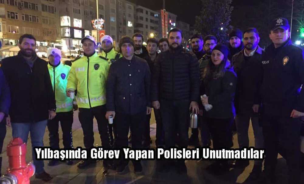 Yılbaşında Görev Yapan Polisleri Unutmadılar