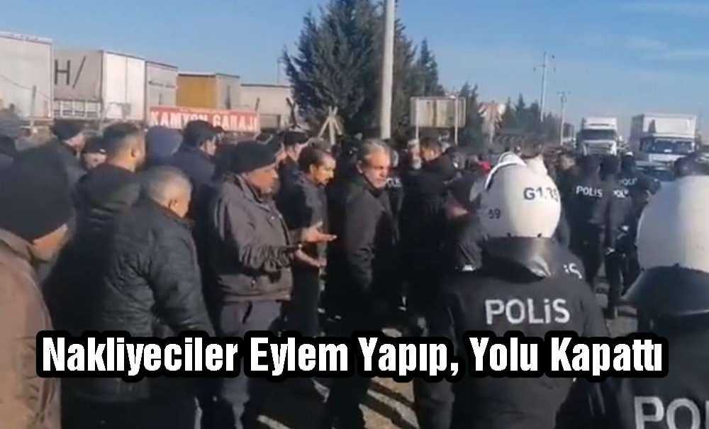 Nakliyeciler Eylem Yapıp Yolu Kapattı