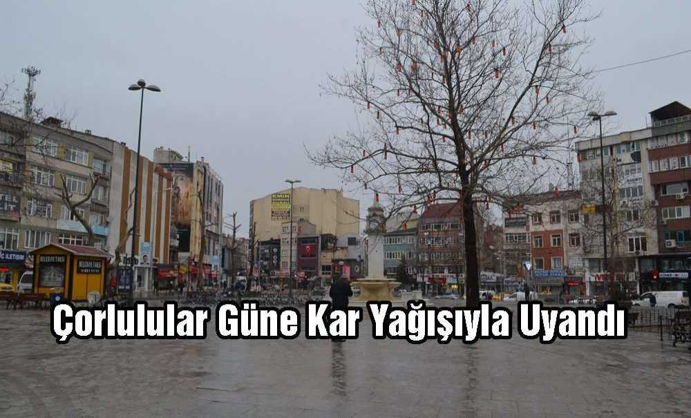 Çorlulular Güne Kar Yağışıyla Uyandı