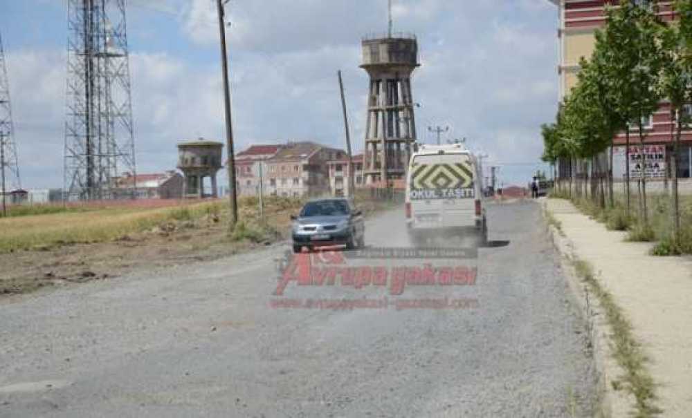 Bu Yol Asfalt Bekliyor