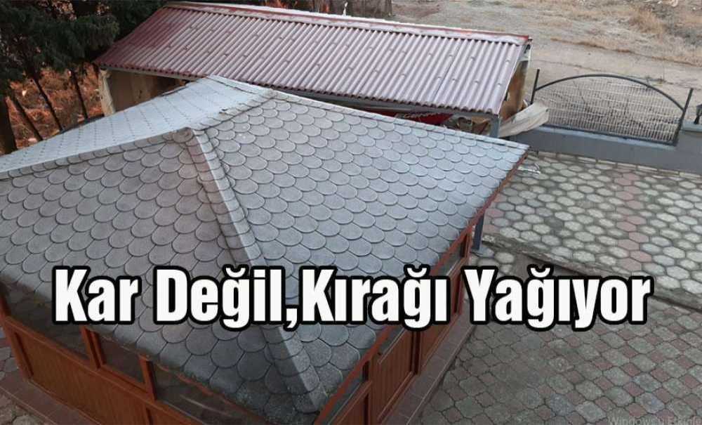 Kar Değil, Kırağı Yağıyor