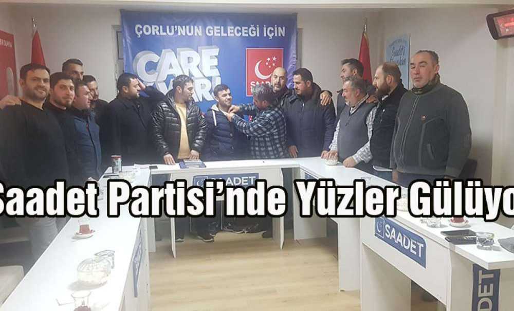 Saadet Partisi'nde Yüzler Gülüyor