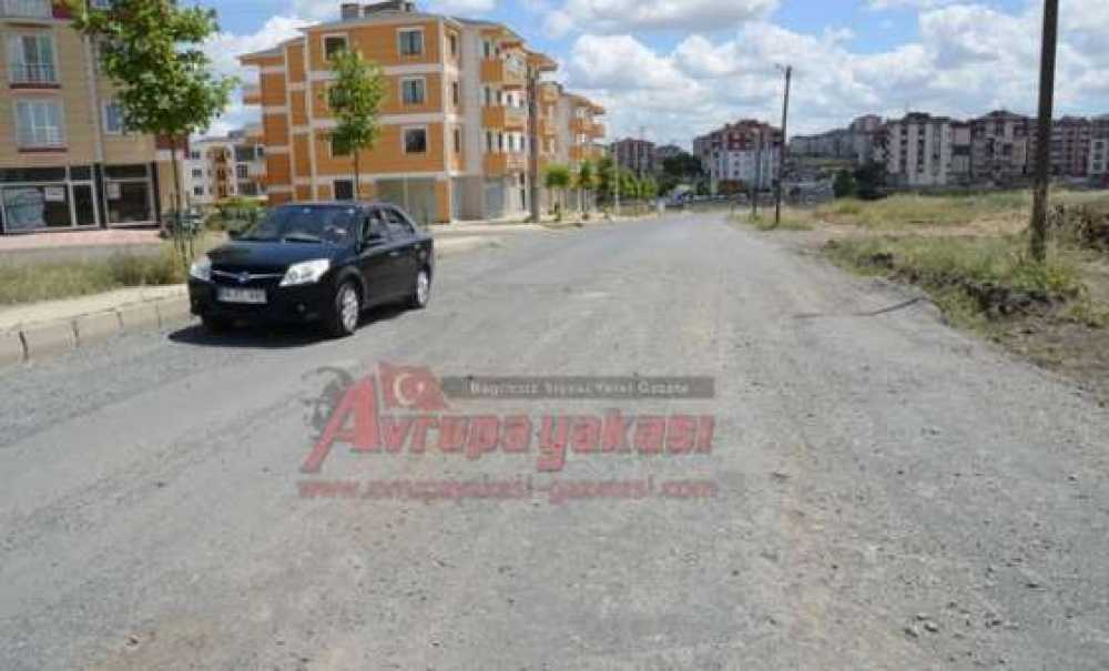 Bu Yol Asfalt Bekliyor