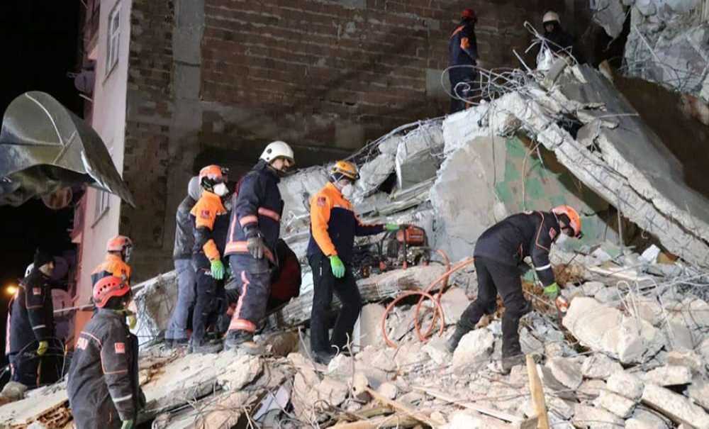 Türkiye, Elazığ Depreminde Tek Yürek Oldu