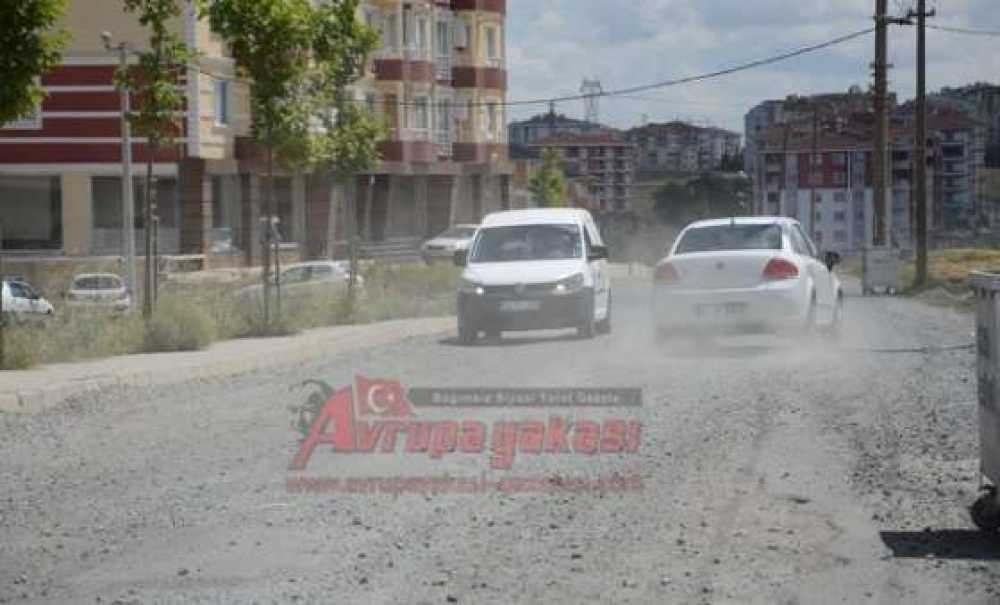 Bu Yol Asfalt Bekliyor