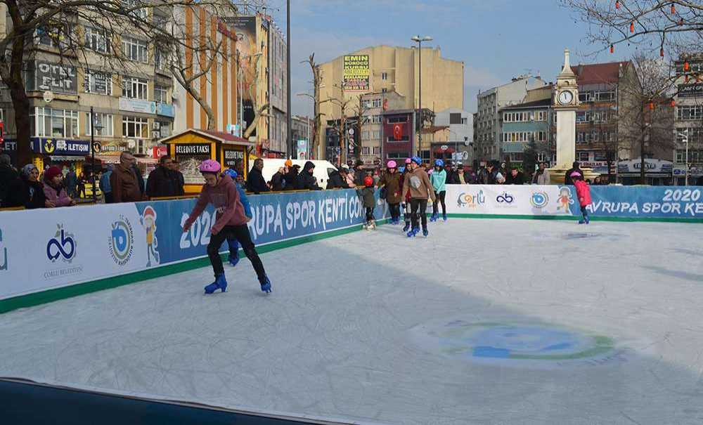 Buz Pistinde Eğlence Devam Ediyor