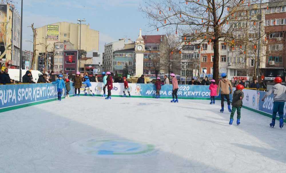 Buz Pistinde Eğlence Devam Ediyor