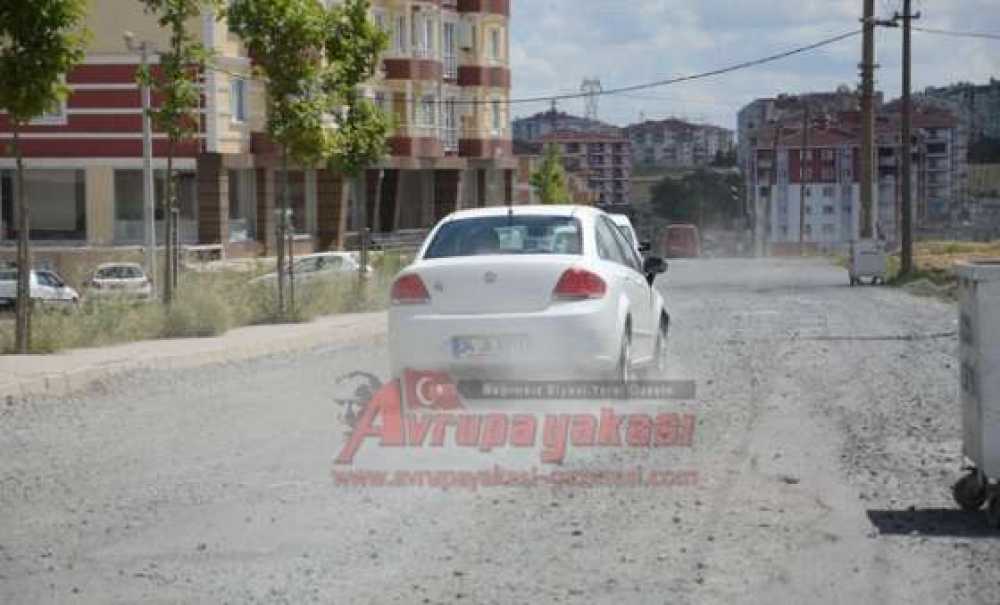 Bu Yol Asfalt Bekliyor