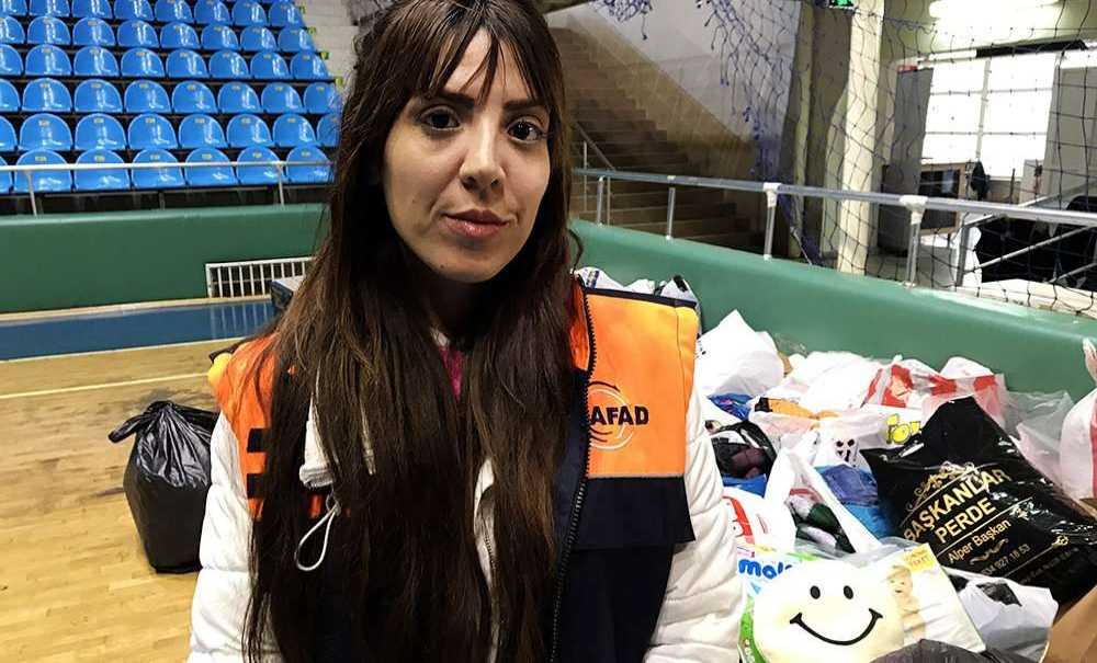 Edirne'de Polislerden Depremzedelere Battaniye Ve Isıtıcı Yardımı