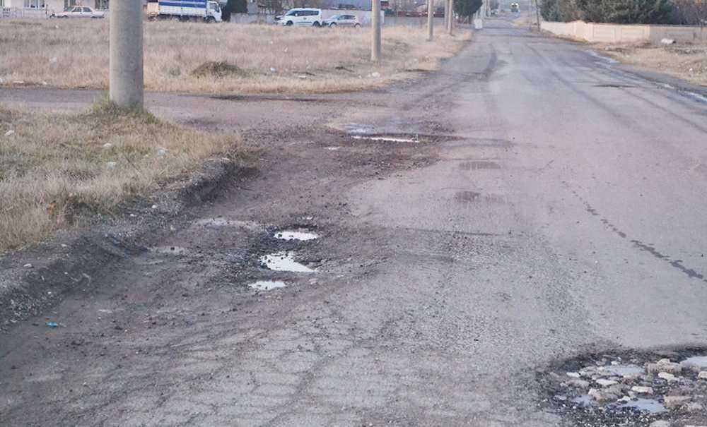 Yollar Köstebek Yuvasına Döndü