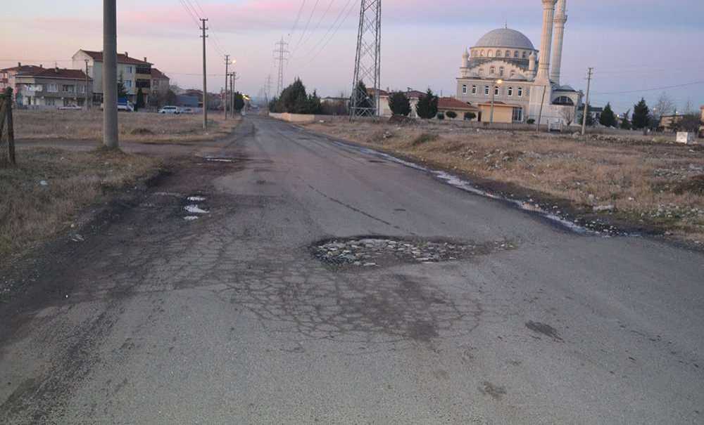 Yollar Köstebek Yuvasına Döndü
