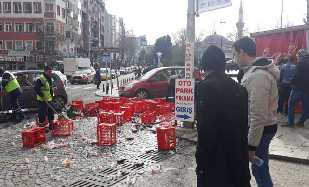 Kaldırıma Çıkarken, Kasaları Devrildi