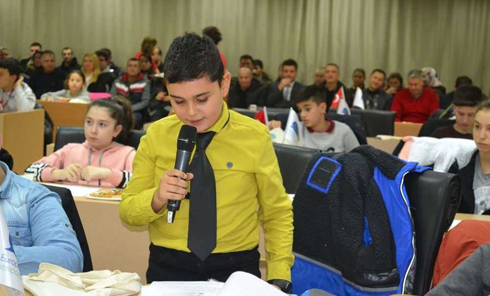 Büyüklerinin Konuşamadıklarını Konuştular