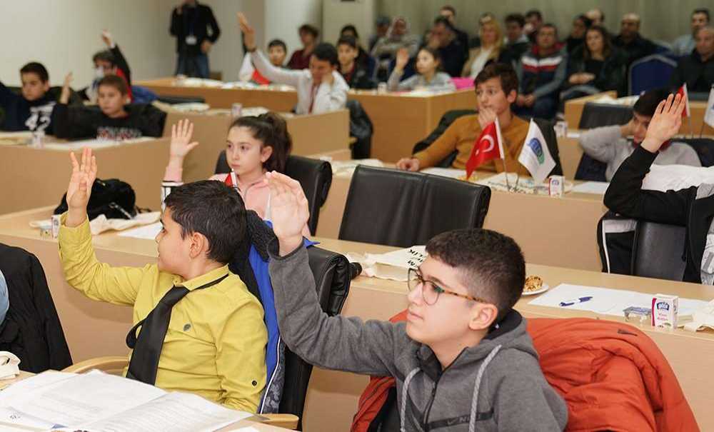 Büyüklerinin Konuşamadıklarını Konuştular