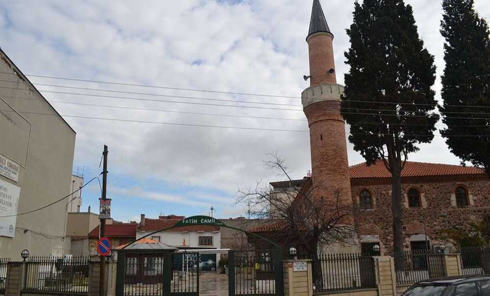 Tarihi Fatih Camii'ne Sahip Çıkamadık