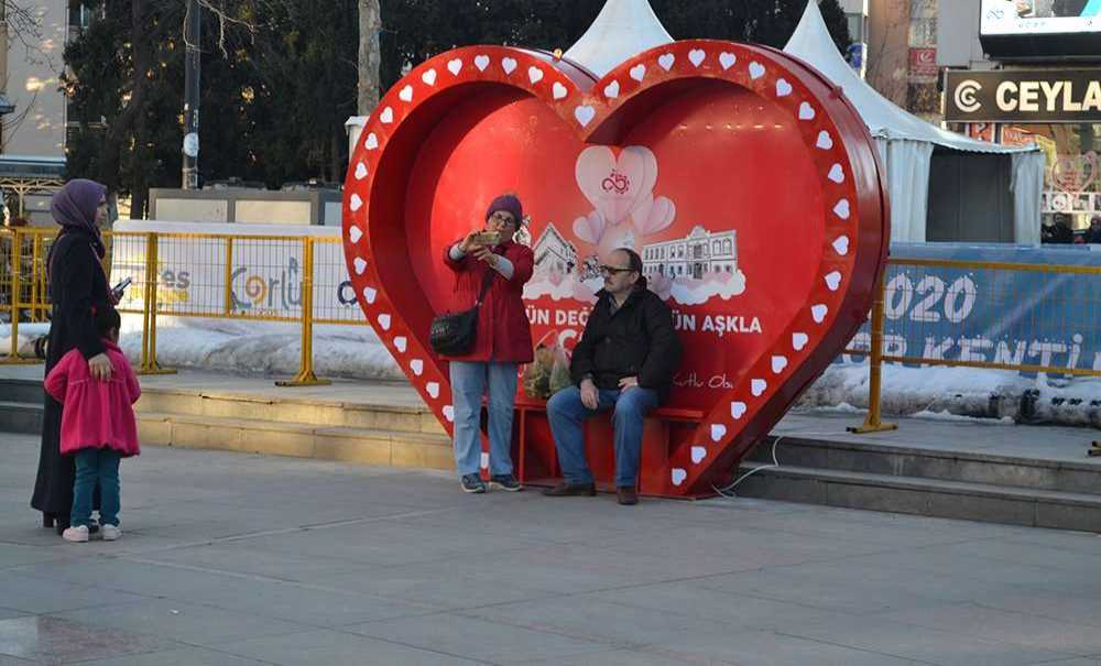 Çorlu Belediyesi 14 Şubat'ı Ölümsüzleştirdi