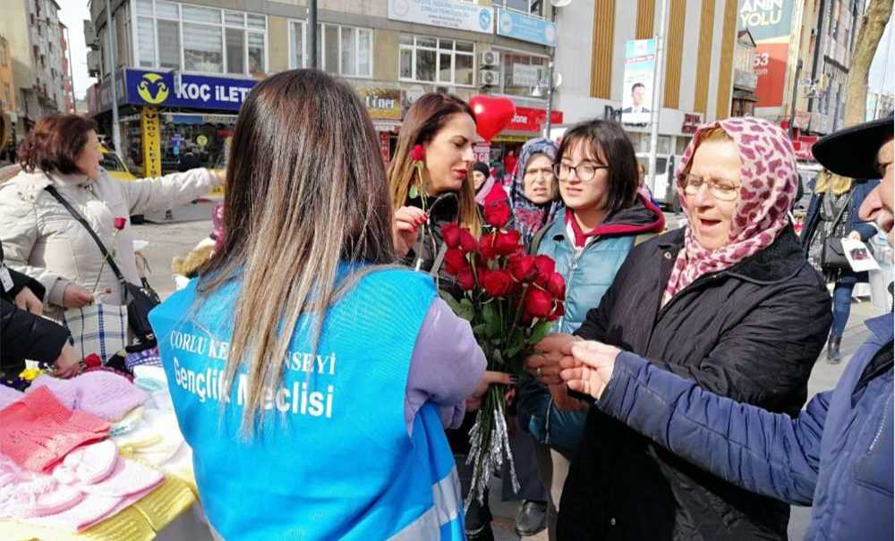 Gençlerin Jesti Vatandaşları Gülümsetti