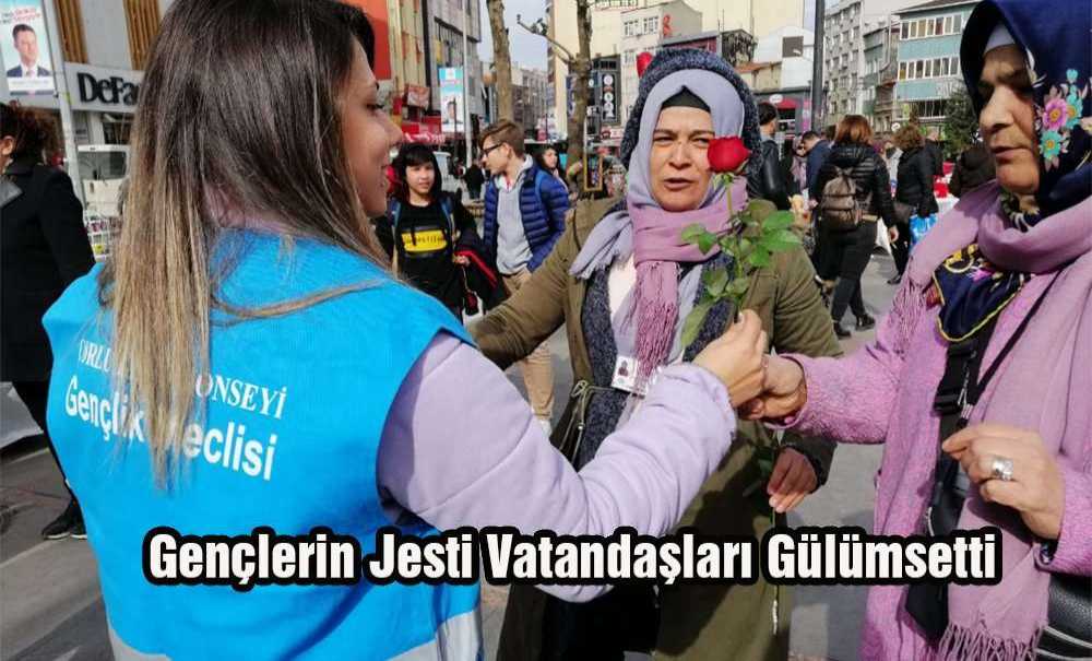 Gençlerin Jesti Vatandaşları Gülümsetti