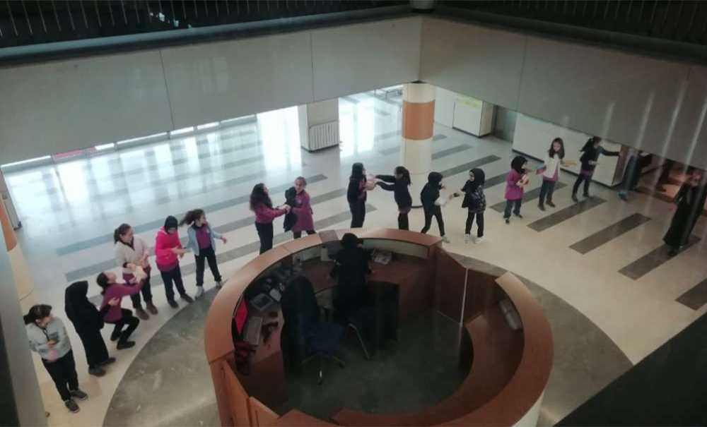 4 Bin Kitaplık Kütüphane El Birliğiyle Taşındı