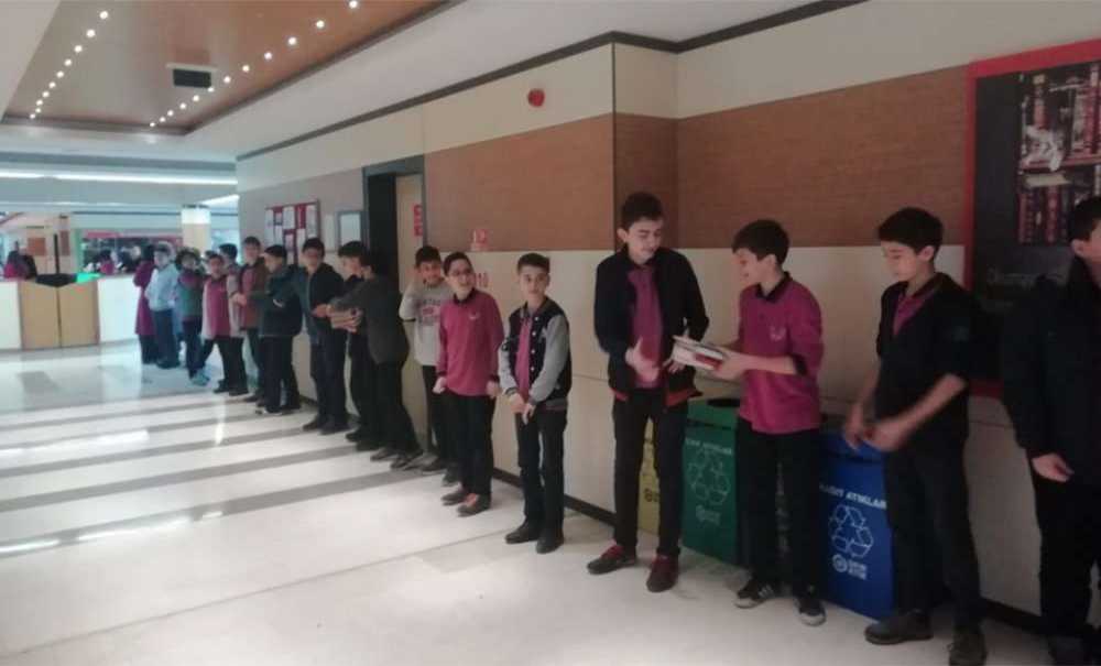 4 Bin Kitaplık Kütüphane El Birliğiyle Taşındı