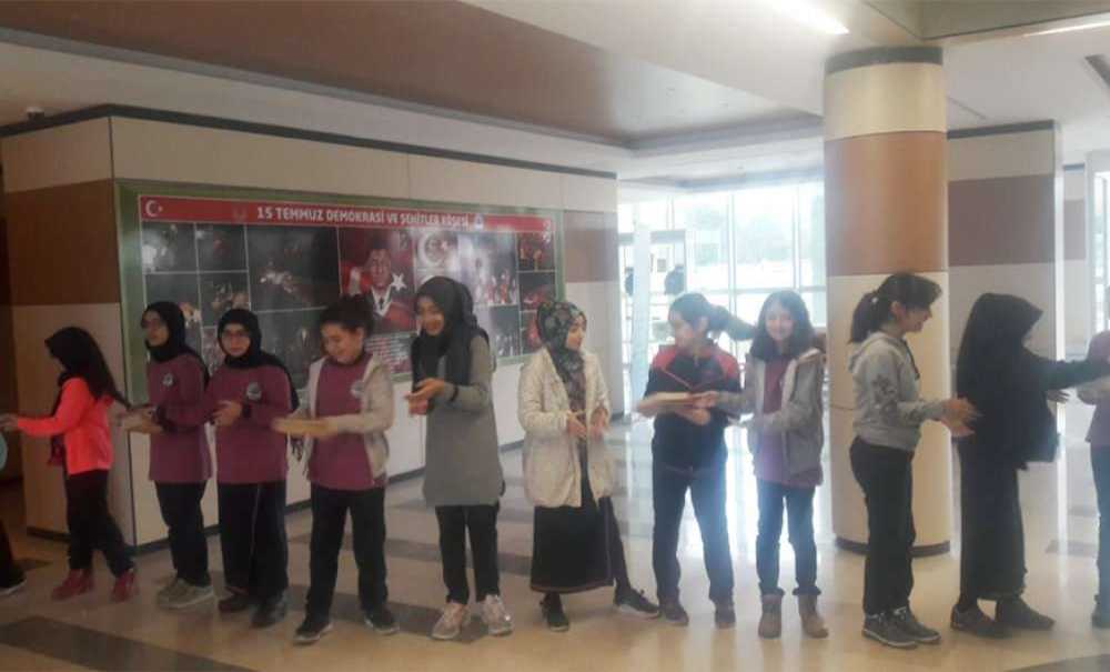 4 Bin Kitaplık Kütüphane El Birliğiyle Taşındı