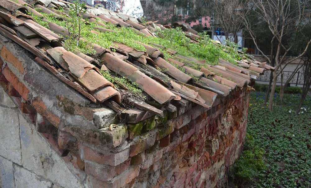 Tarihi Çeşme Günden Güne Yok Oluyor