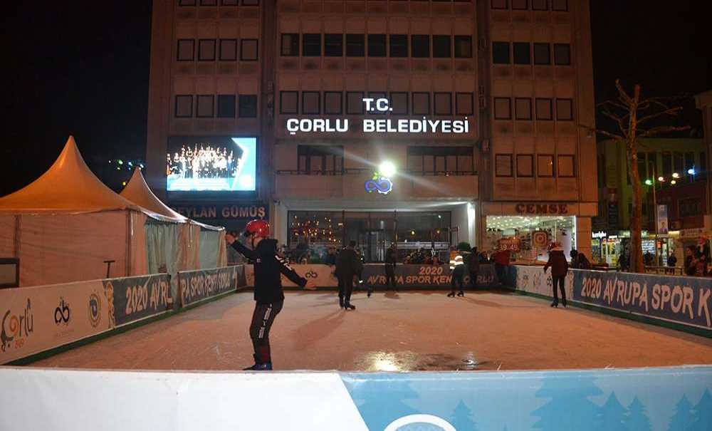 Eğlence Geç Saatlere Kadar Devam Ediyor