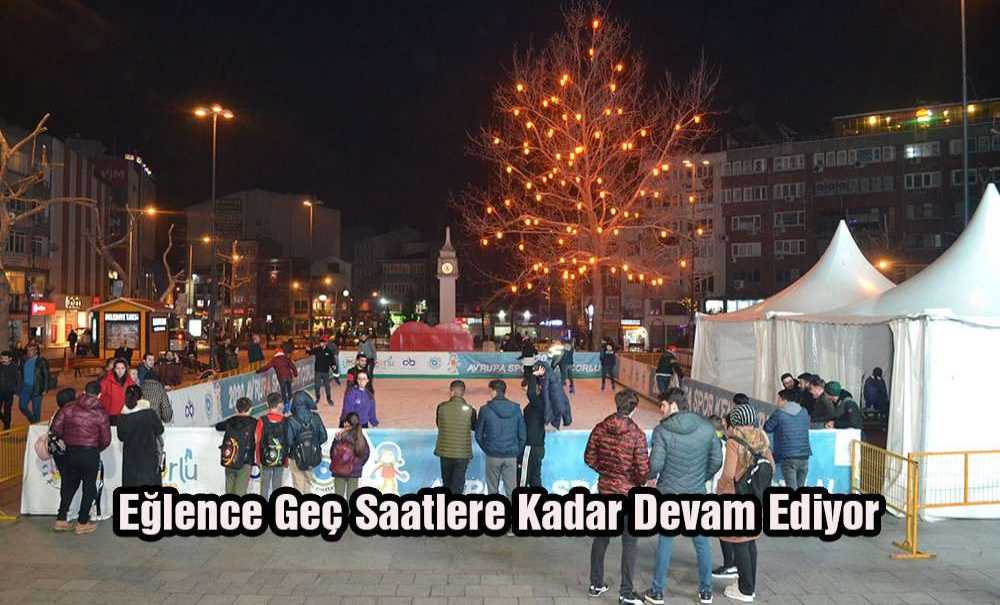 Eğlence Geç Saatlere Kadar Devam Ediyor