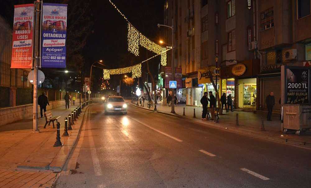 Aydınlatma Direklerini Süs İçin Mi Koydunuz?