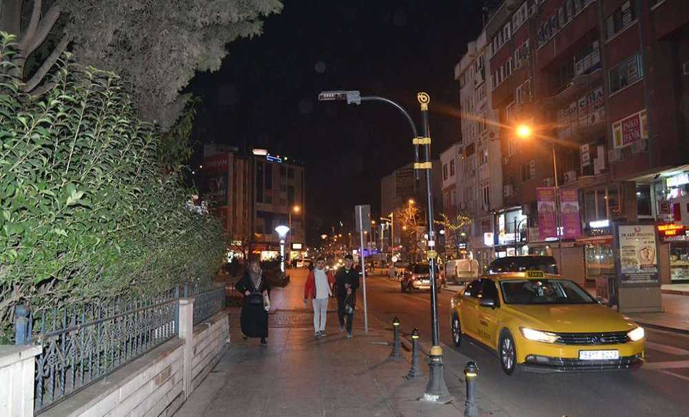 Aydınlatma Direklerini Süs İçin Mi Koydunuz?