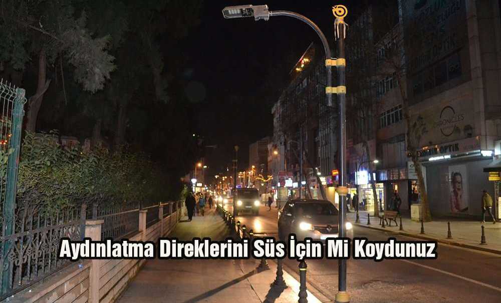 Aydınlatma Direklerini Süs İçin Mi Koydunuz?