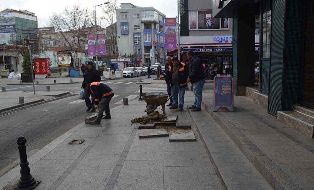 Kırık Olan Kaldırım Taşları Değiştirildi