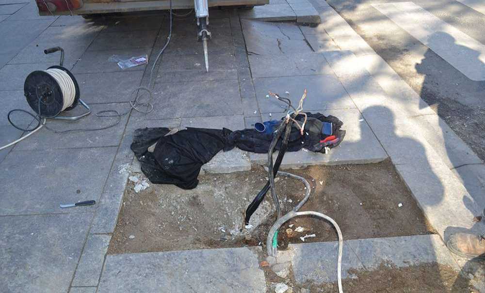 Kaldırım Çalışmaları Sırasında Kablolar Zarar Görmüş