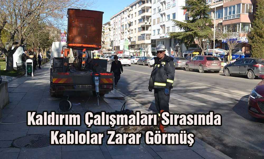 Kaldırım Çalışmaları Sırasında Kablolar Zarar Görmüş