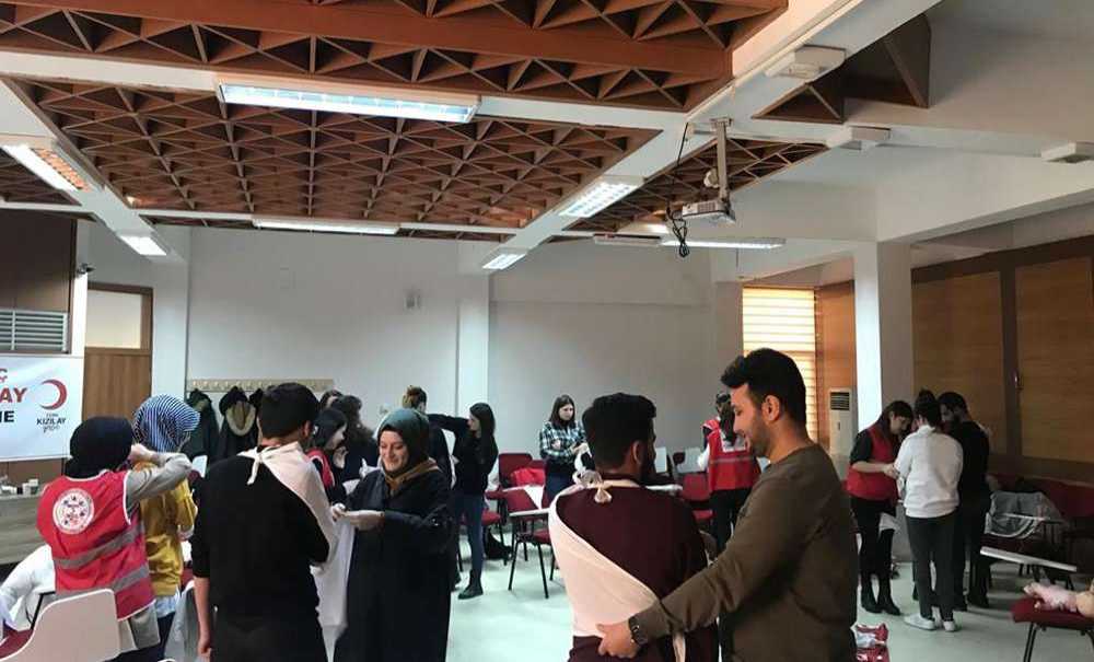 Kızılay'ın İlk Yardım Faaliyetleri Devam Ediyor