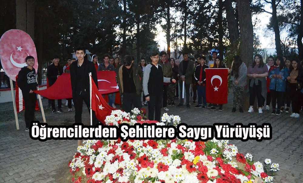 Öğrencilerden Şehitlere Saygı Yürüyüşü