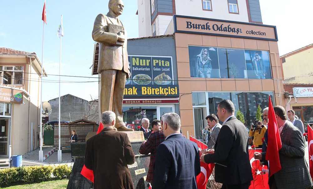 Ergene'de Şehitler İçin Karanfil Bırakıldı